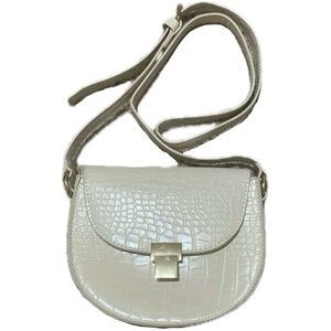 Elegant Cream Crocodile-Embossed Crossbody Bag
